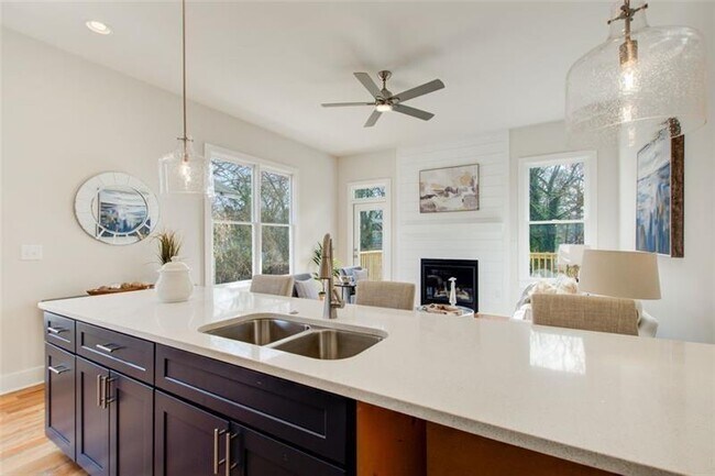 Building Photo - 1240 Oakland Terrace SW