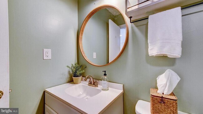 Building Photo - 72 Quince Ct