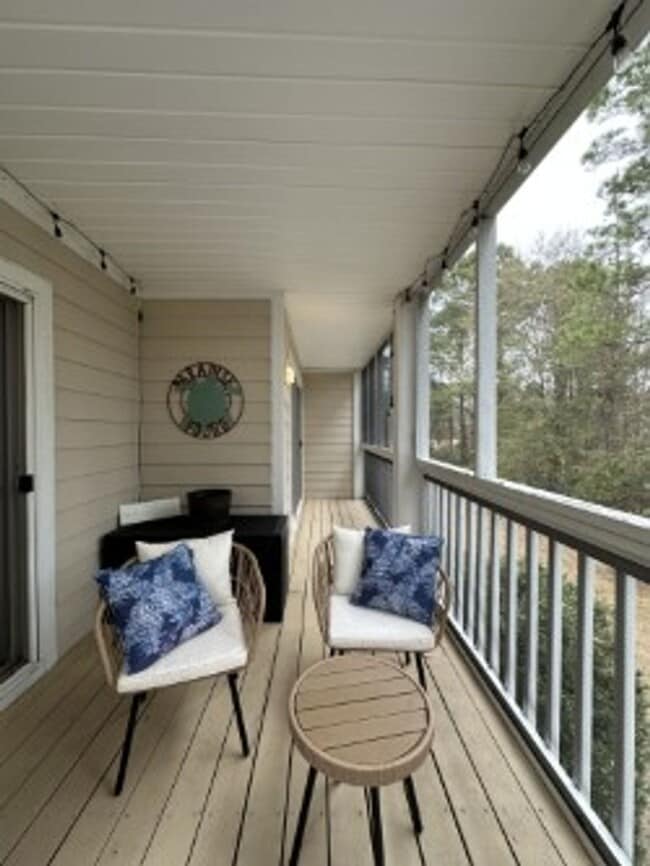 Building Photo - FULLY FURNISHED 1 BEDROOM NOW AVAILABLE