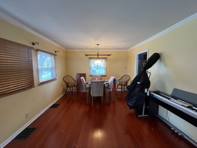 Building Photo - 2 bed 2 bath Single Family Home in Bexley w/ Bonus Rooms