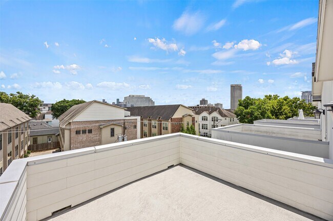 Building Photo - 719 Leverkuhn St