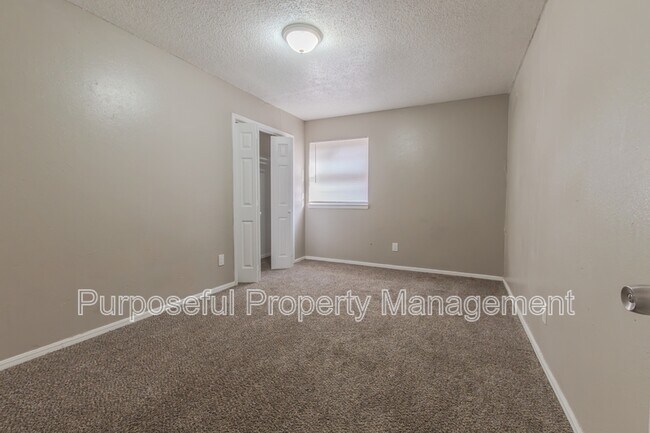 Building Photo - 6814 Lancer Ln