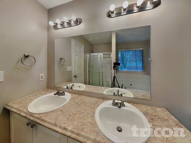 Building Photo - 416 Kelleytown Woods Pkwy