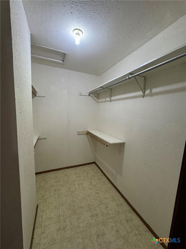 Building Photo - 205 Wingate Ct