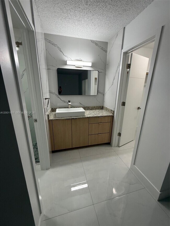 Building Photo - 6651 SW 137th Ct