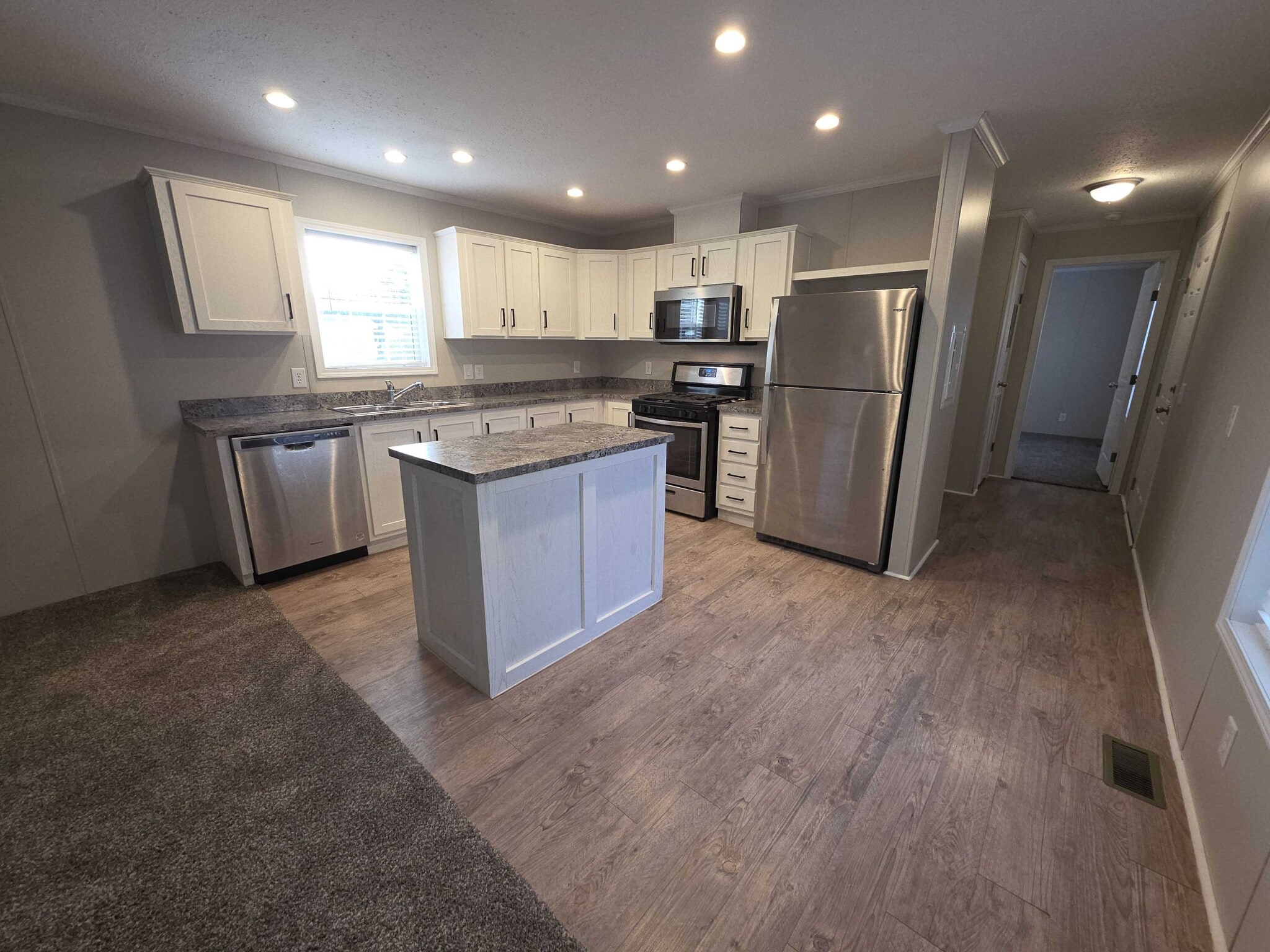 Building Photo - 3653 Pinoak St