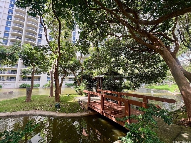 Building Photo - 469 Ena Rd