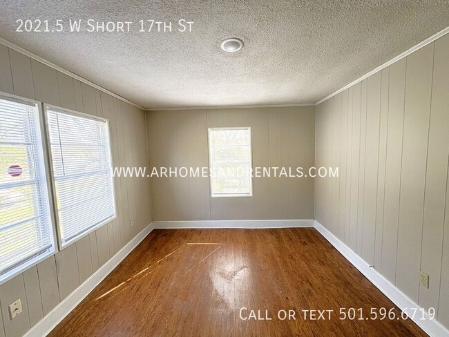 Building Photo - 2021.5 W Short 17th St
