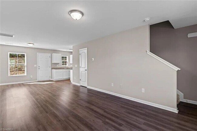 Building Photo - *** Move in Ready ***