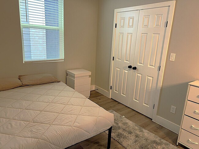 Building Photo - Like New and Close to IAH and Humble Area