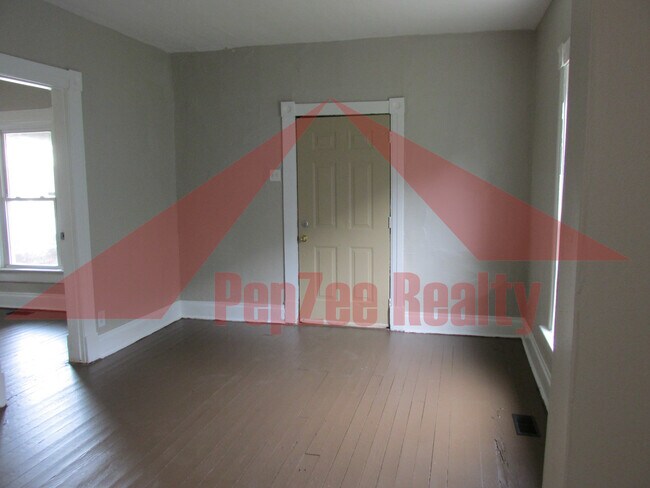 Building Photo - 137 S Harbine Ave