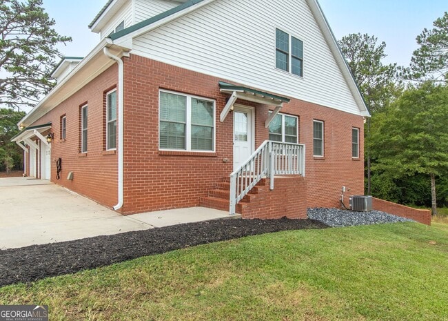 Building Photo - 375 Luther Bailey Rd