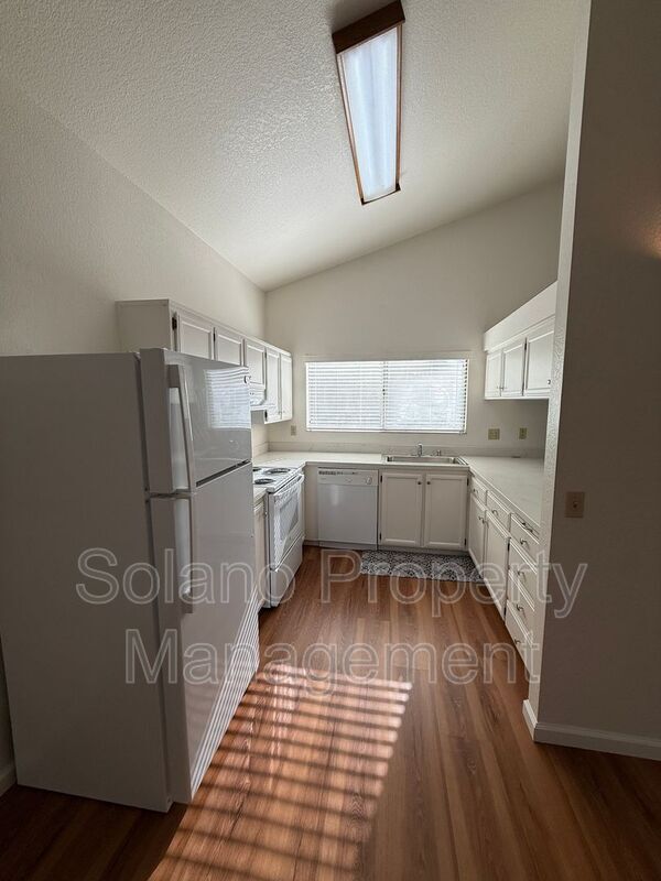 Building Photo - 500 Bella Vista Dr