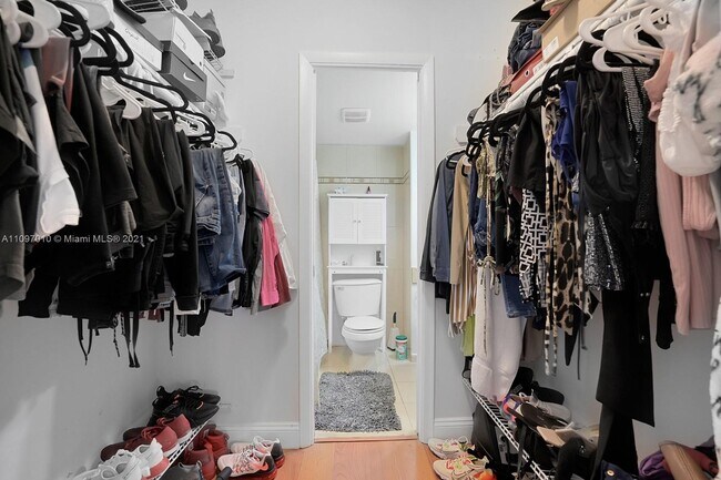 Building Photo - 1555 W 44th Pl