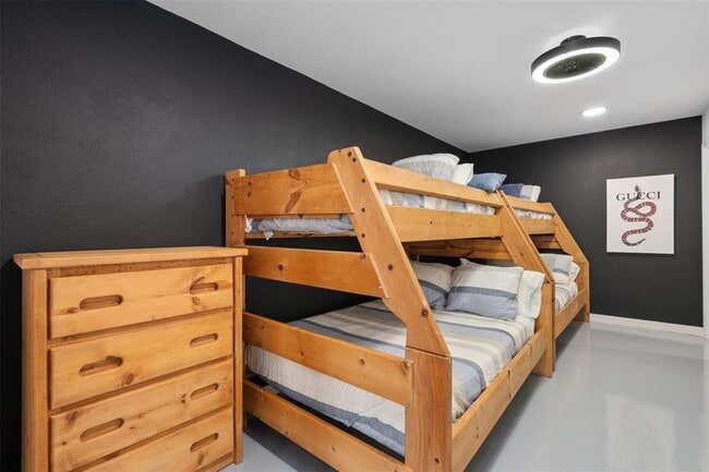 Building Photo - 3008 Point Cove