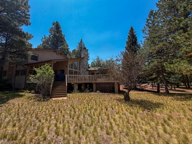Building Photo - 1617 N Mariposa Rd