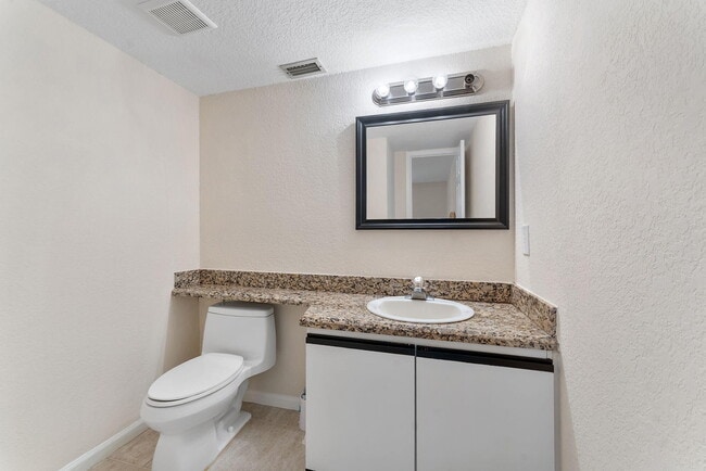 Building Photo - 2704 Vision Dr