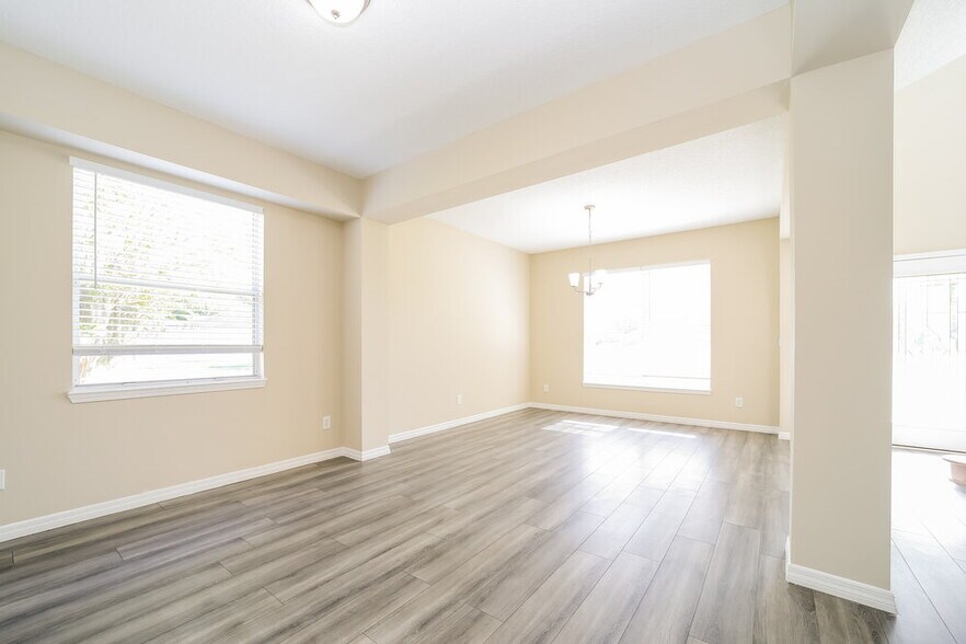 Building Photo - 731 E Red House Branch Rd