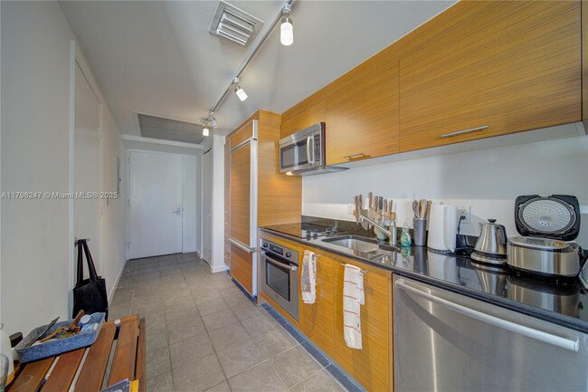 Building Photo - 50 Biscayne Blvd