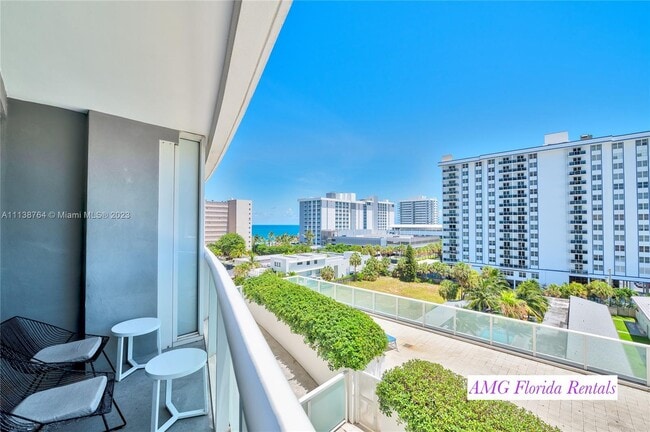 Building Photo - 3101 Bayshore Dr