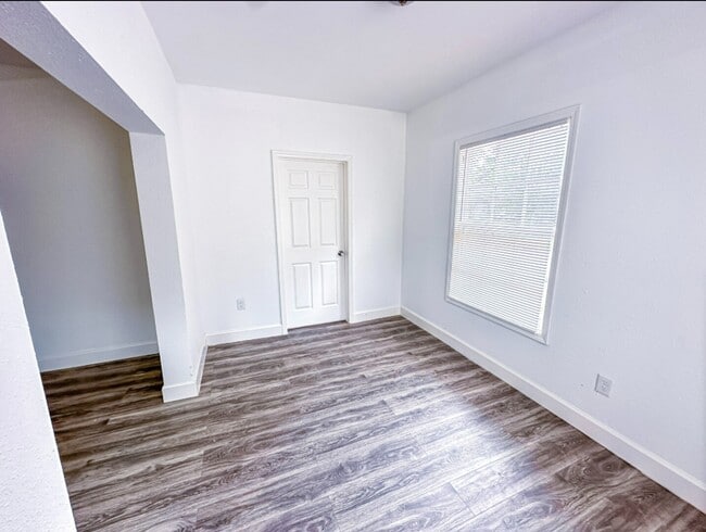 Building Photo - 2555 Pierce St