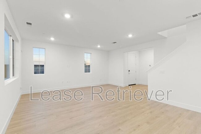 Building Photo - 1909 Ariana Pl