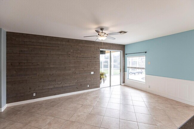 Building Photo - Rare 5 Bedroom Pool Home in Gated Community