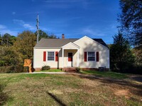 Building Photo - 3 bedroom home in Charlotte