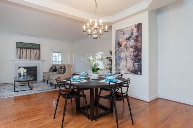 Building Photo - 6909 Stratford Townes Way