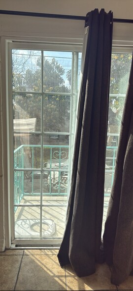 Building Photo - 4327 Kenwood Ave