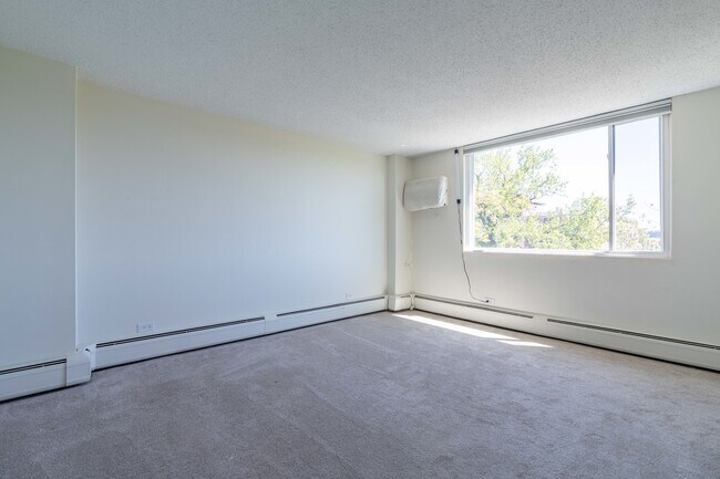 Building Photo - 2211 S Highland Ave