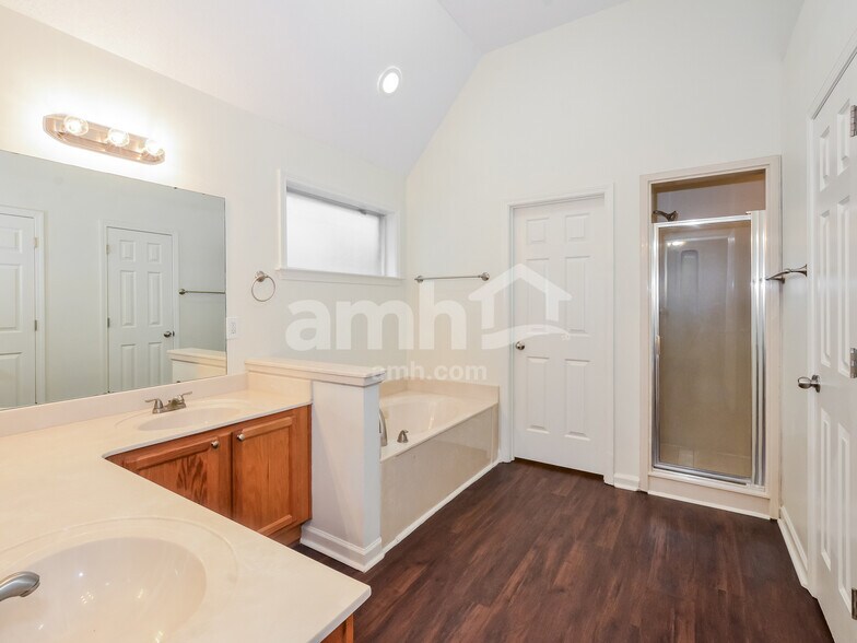 Building Photo - 1315 Chatman Cove