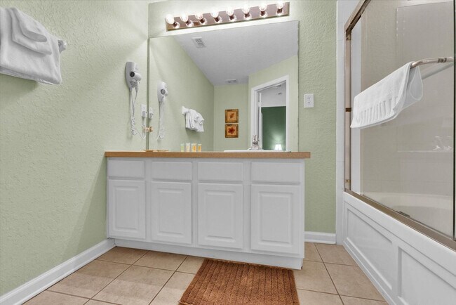 Building Photo - 2549 Maneshaw Ln