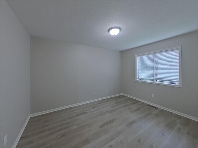 Building Photo - 209 Greenbriar Ln