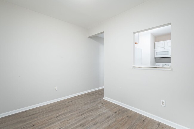 Building Photo - TAKE A SECOND LOOK AT THIS END-UNIT TOWNHOME