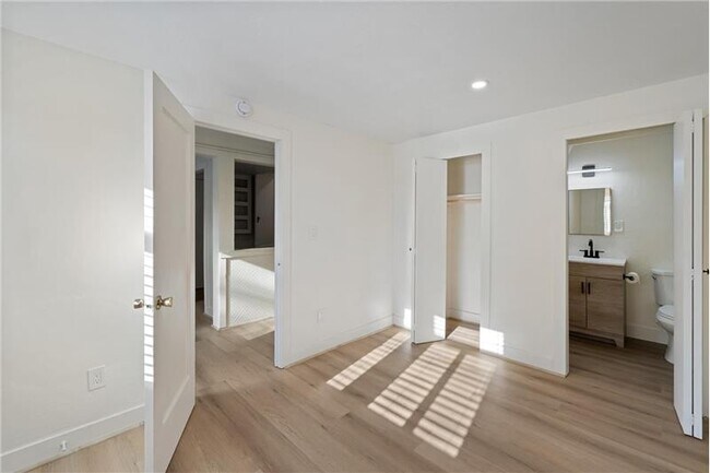 Building Photo - 279 Ramsell St
