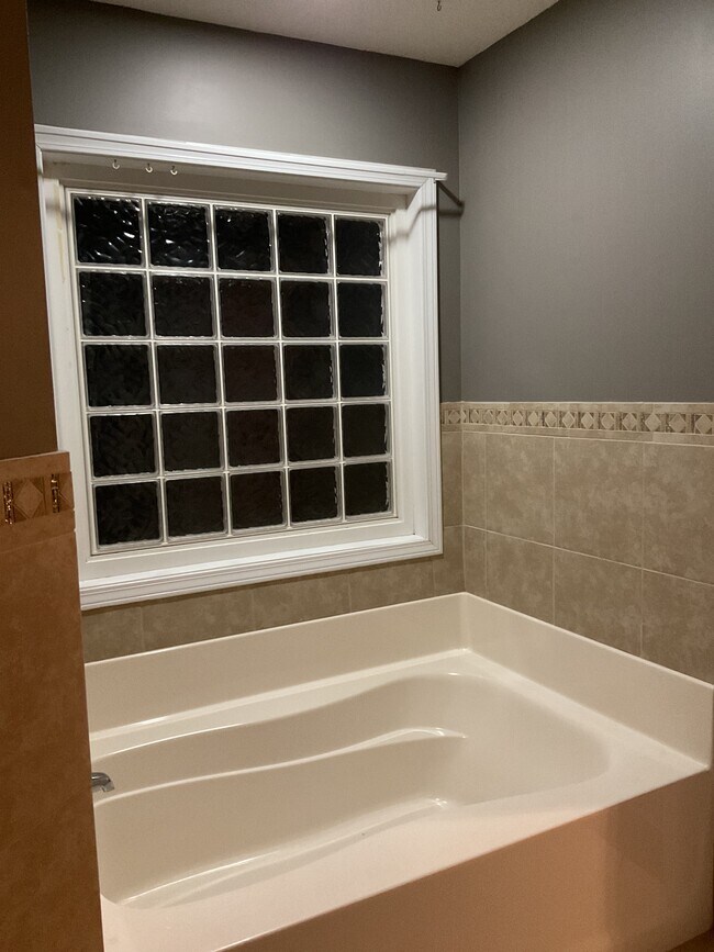 Building Photo - 183 Talon Dr