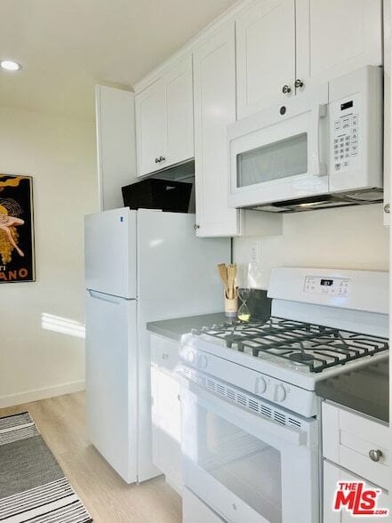 Building Photo - 1843 Normandie Ave