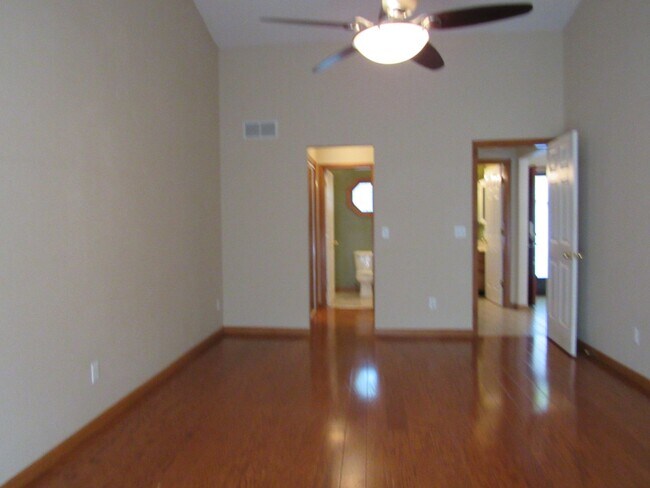 Building Photo - Lakefront house with Cove Protection