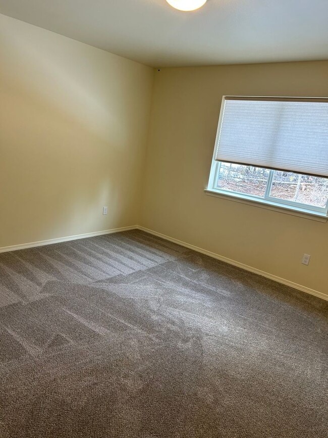 Building Photo - Brand New Home