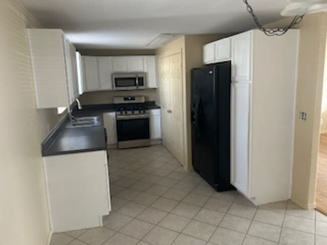 Building Photo - 3 bedroom, 1 bath house (pictures coming soon)