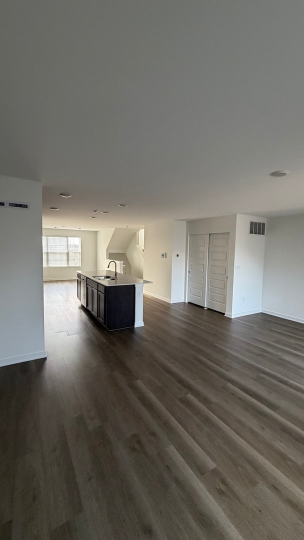 Building Photo - 2637 Santa Fe Drive