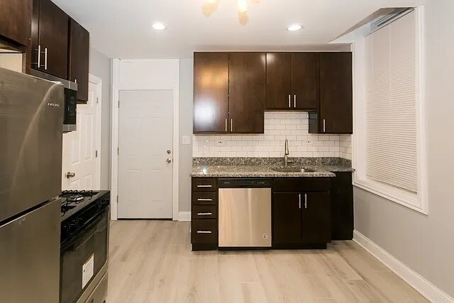 Building Photo - 834 N Mozart St