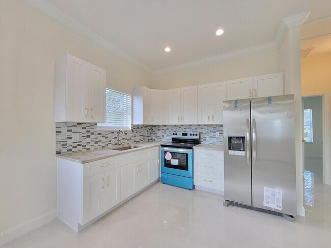 Building Photo - 4649 Lillian Ave