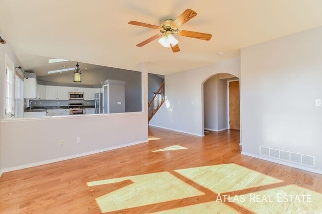 Building Photo - 3055 Ellesmere Dr