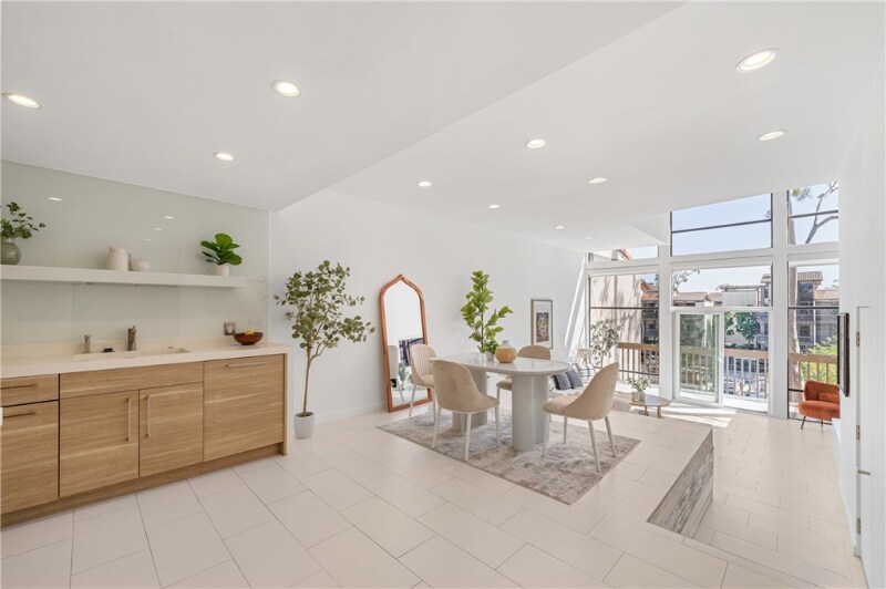 Building Photo - 7324 Marina Pacifica Dr N