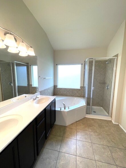 Building Photo - 6512 La Sol Ln