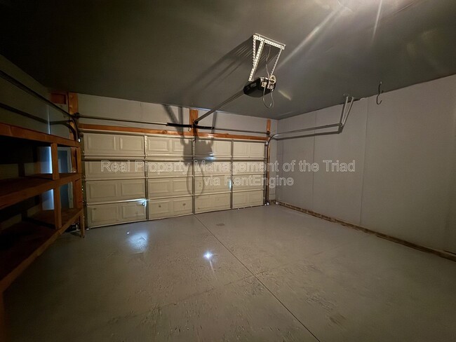 Building Photo - 5207 Silverbrook Dr