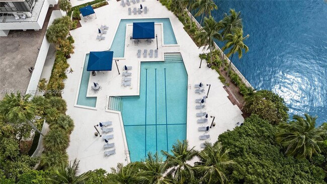 Building Photo - 2333 Brickell Ave