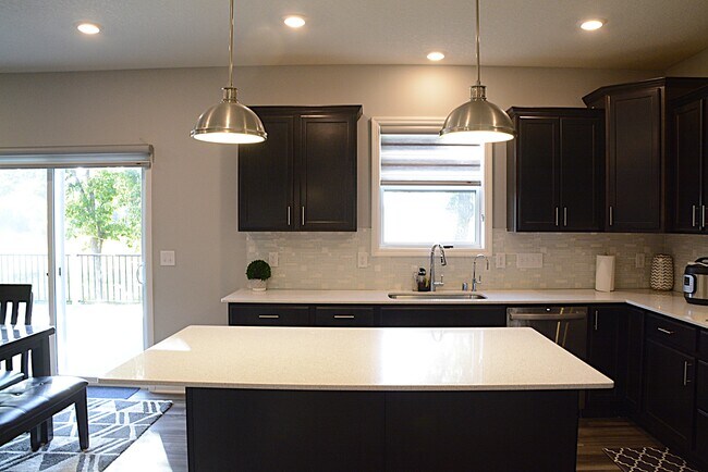 Building Photo - 1566 Edgebrook Ln